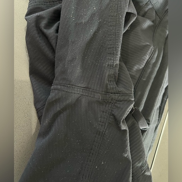 L5-🍋Lululemon🍋 dance studio crops. Black - Picture 5 of 9